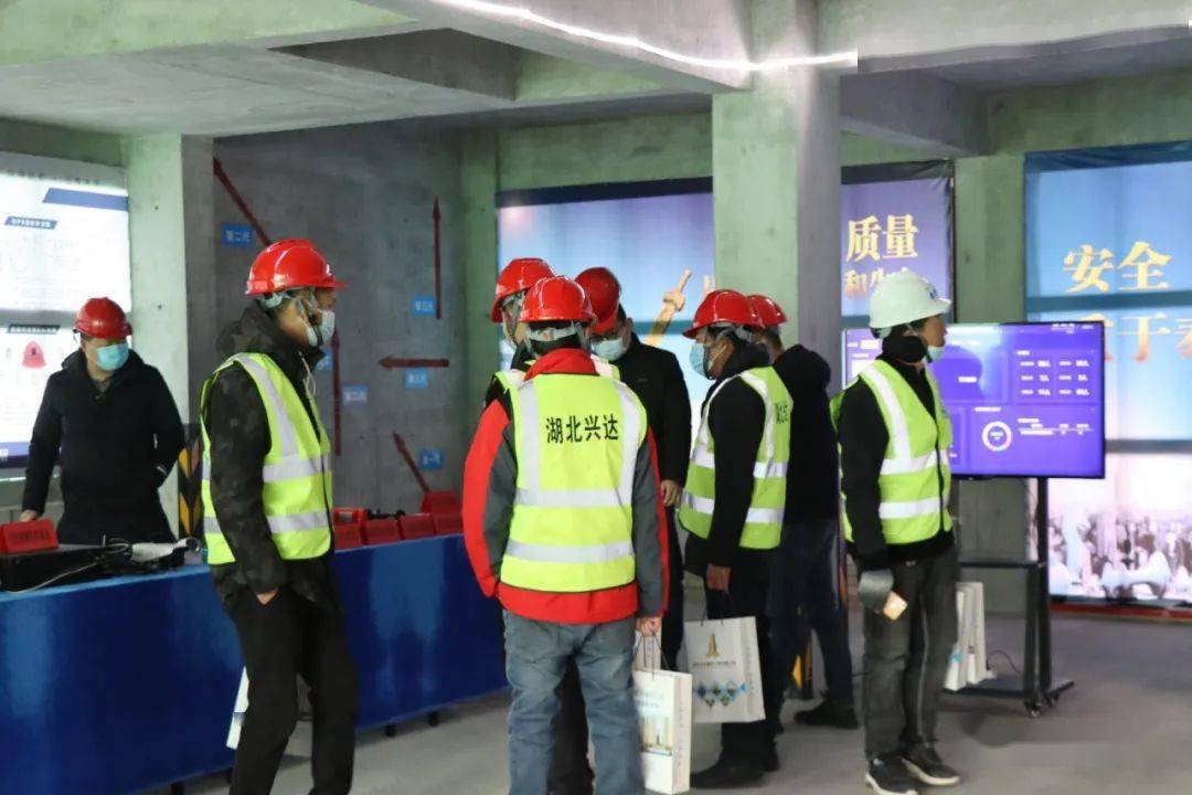 觀摩學(xué)習(xí)促提升，標(biāo)桿引領(lǐng)筑精品——天門(mén)市建設(shè)工程質(zhì)量安全文明施工現(xiàn)場(chǎng)觀摩會(huì)在楚天世紀(jì)城召開(kāi)